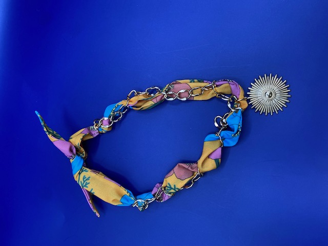 SCARF CHARM NECKLACE WITH CHAIN YELLOW/PINK/BLUE