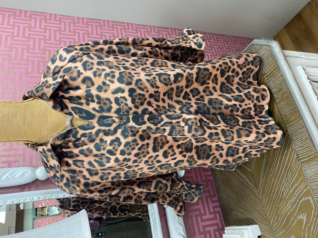 LEOPARD BUTTON TOP