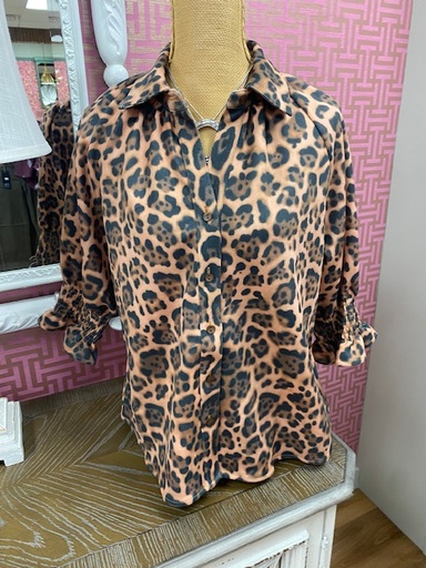LEOPARD BUTTON TOP
